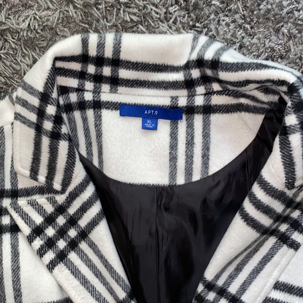 APT 9 Coat - Picture 2 of 4